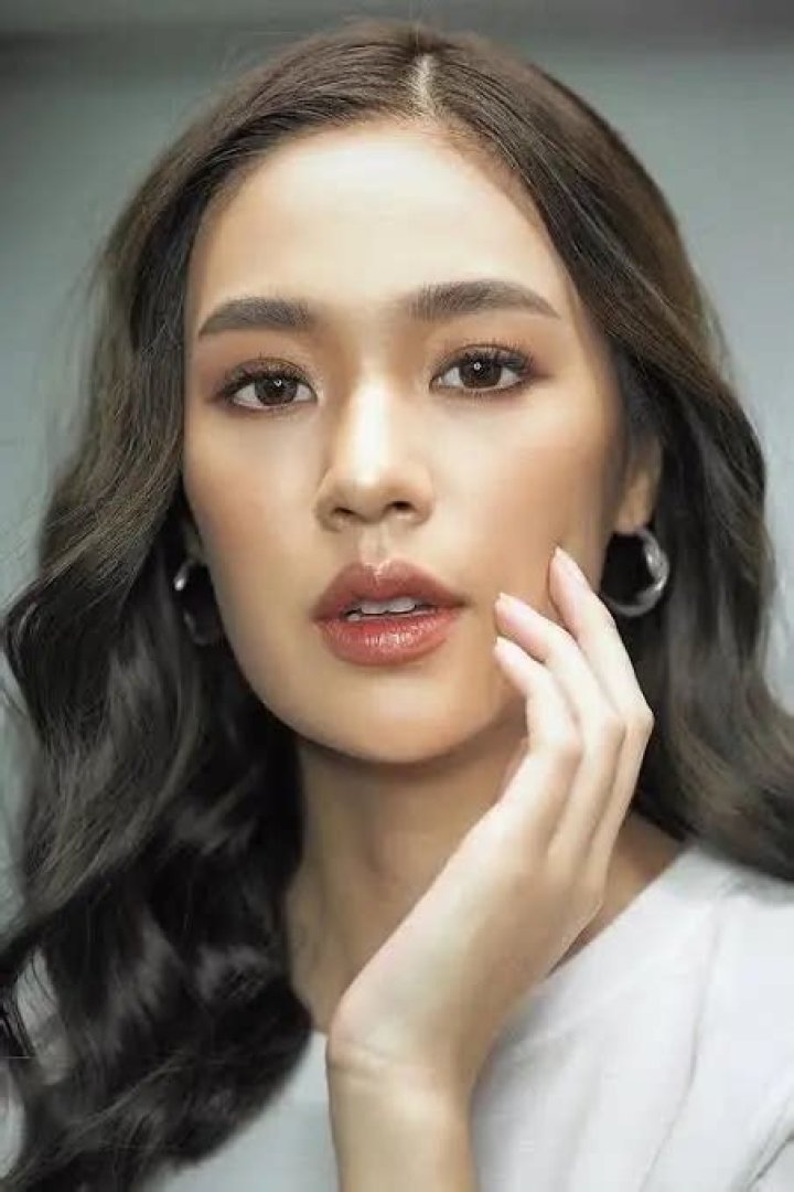 Anna Drijver Biography: Height, Net Worth, Weight, Age, Instagram, Wikipedia, Measurements, IMDb, Husband, Child