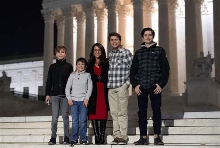 Aynur FamilyFunLife’s Girlfriend: Who is Aynur FamilyFunLife Dating?