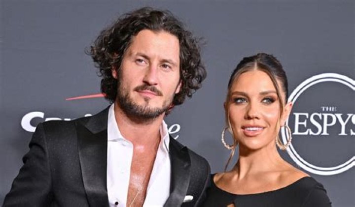 DWTS Kelly Monaco and Val Chmerkovskiy A Couple? – See Intimate Photo of the two Snapped in NYC