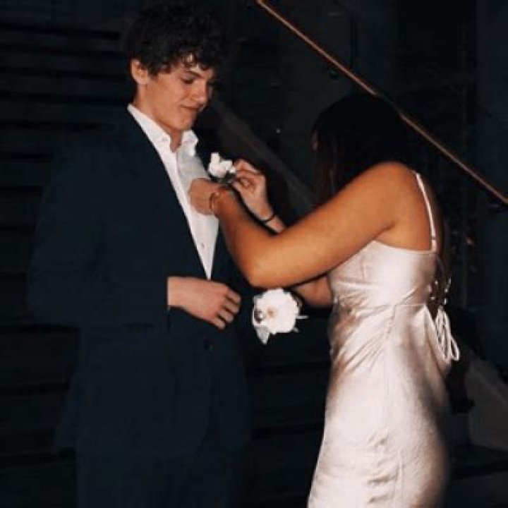 Ella Meloche Boyfriend, Love Life, Dating, Net Worth