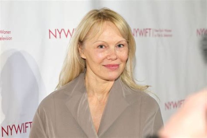 Emma Anderson - Net Worth, Age, Height, Birthday, Bio, Wiki!