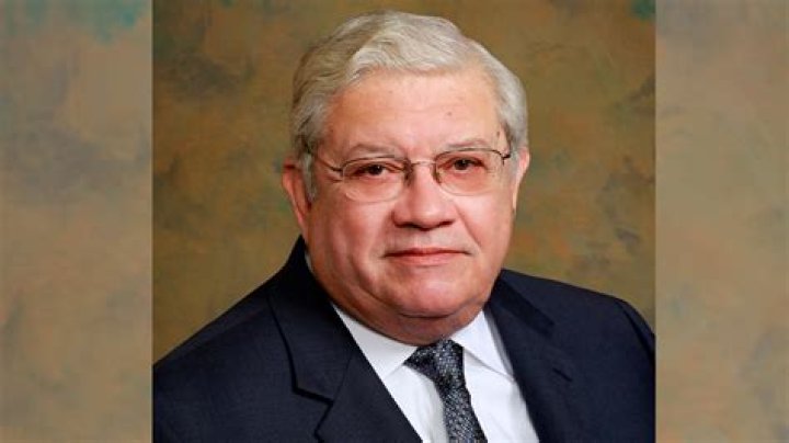 Fame | Mark Newman (sculptor) net worth and salary income estimation Apr, 2024