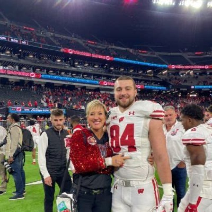 Is Jake Ferguson Dating Anyone? Relationship And Family Detail