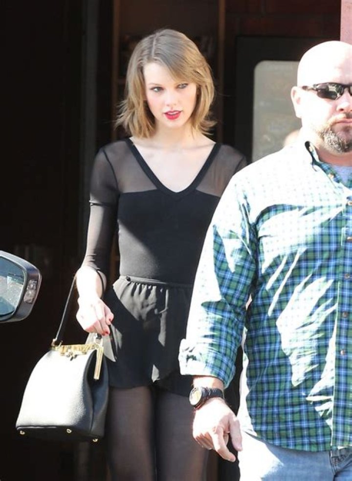 Jake Gyllenhaal Took Taylor Swift’s Virginity Then Ignored Her 21st Birthday Party – Report (PHOTOS)