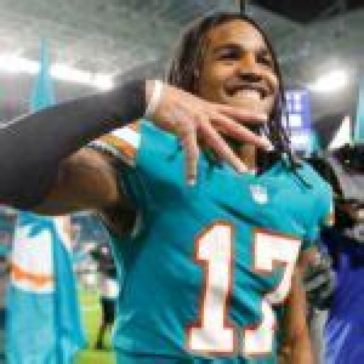 Jaylen Waddle- Wiki, Biography, Age, Height, Net Worth, Girlfriend