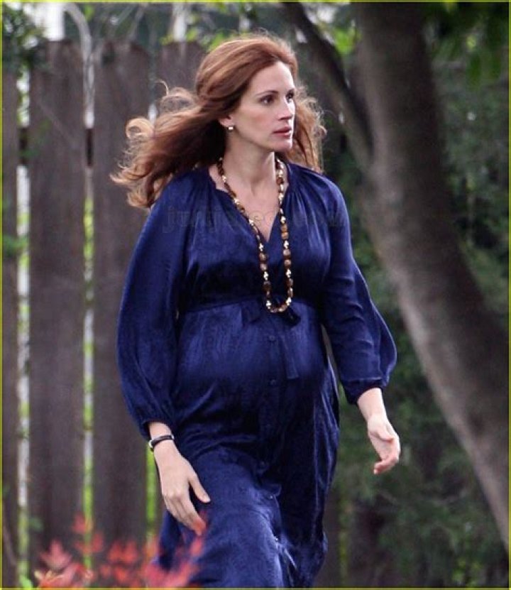 Julia Roberts Pregnant With Miracle Baby At 48 – Danny Moder Divorce On Hold?