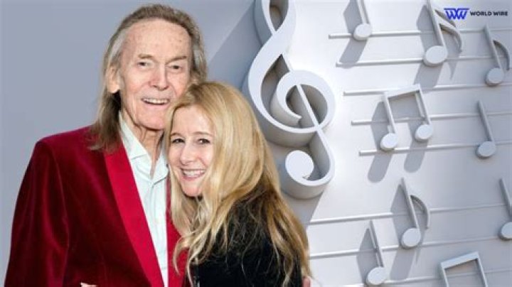 Laurie Penny Biography: Husband, Net Worth, Height, Age, Instagram, Sister, Books Review