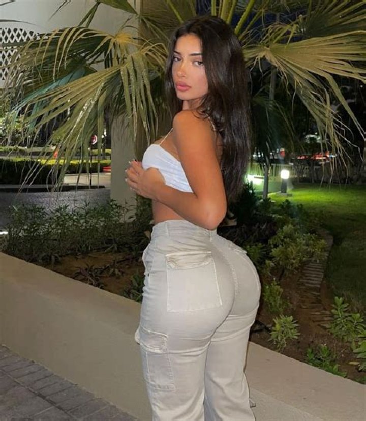 Mia Francis- Bio, Wiki, Age, Height, Net Worth, Relationship, Career