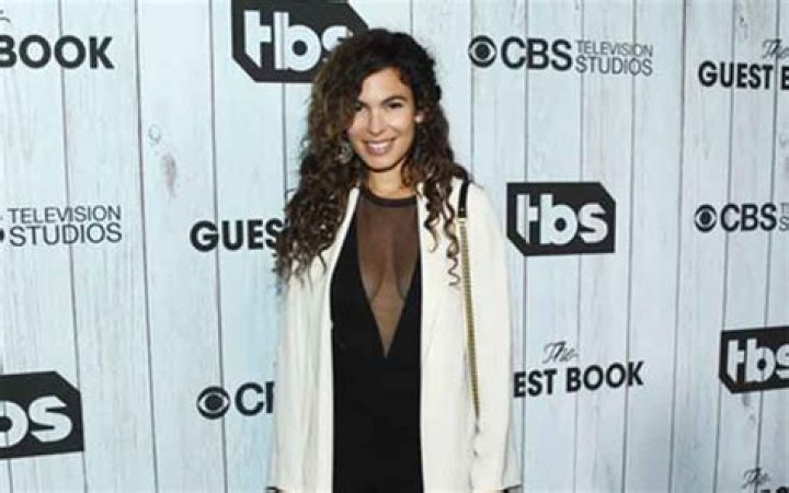 Nadine Velazquez- Age, Height, Net Worth, Boyfriend, Career, Nationality