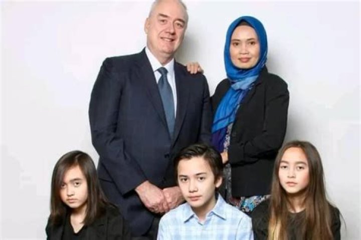 Nikmatul Rosidah- Wiki, Age, Height, Net Worth, Husband, Ethnicity