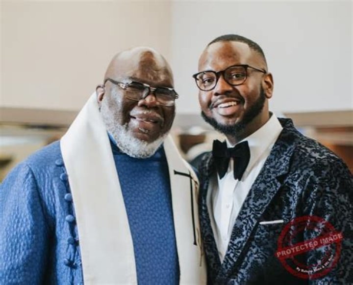 Omar Ishrak- Bio, Age, Height, Net Worth, Wife, Marriage