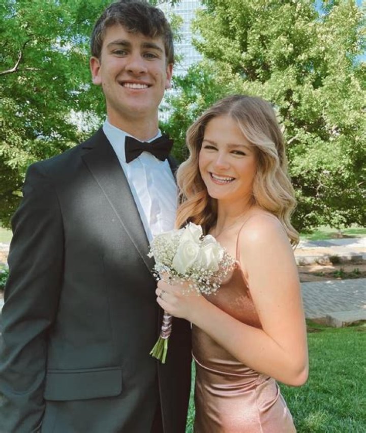 Rose.thr- Age, Height, Boyfriend, Net Worth, Ethnicity