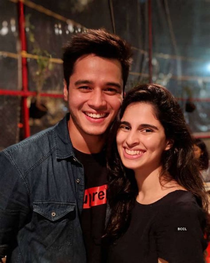 Roshni Wadhwani’s Boyfriend: Who is Roshni Wadhwani Dating?