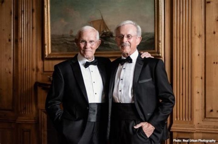 Tom Smothers Net Worth, Age, Height, Bio, Birthday, Wiki!