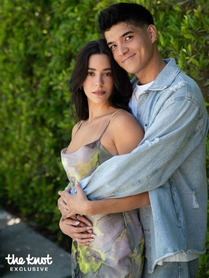 Who is Alexxis Lemire Dating – Alexxis Lemire's Boyfriend & Exes