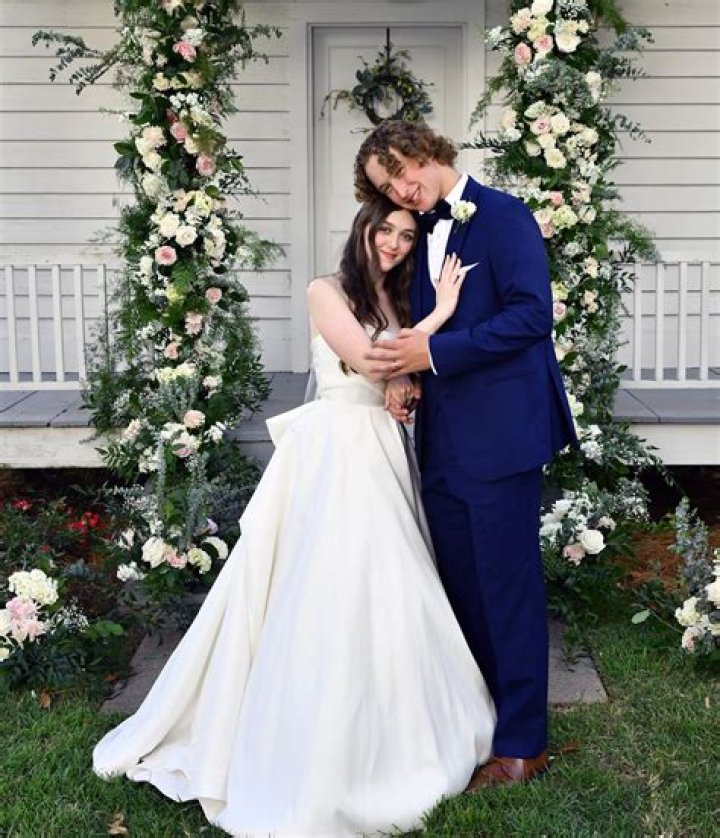 Who is Lily Robertson Dating – Lily Robertson's Boyfriend & Exes