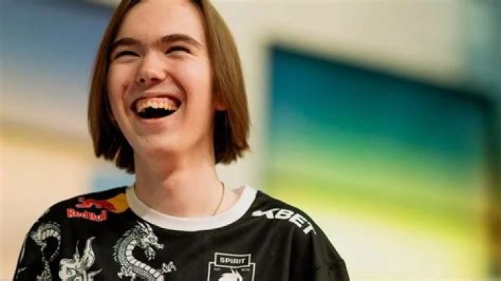 Who is Luke Spiller Dating – Luke Spiller's Girlfriend & Exes