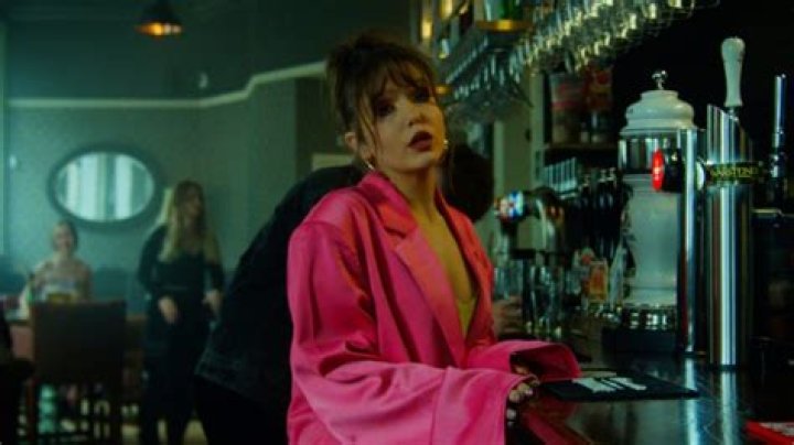 Why Fans Love Arrow - CelebMix